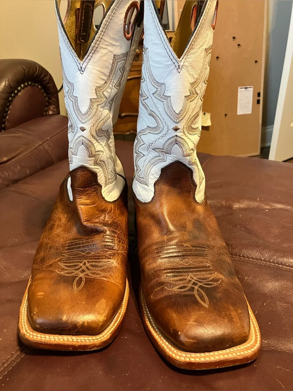 Cavenders Boots Men’s Brown and White Leather Square toe 11W Western Cowboy